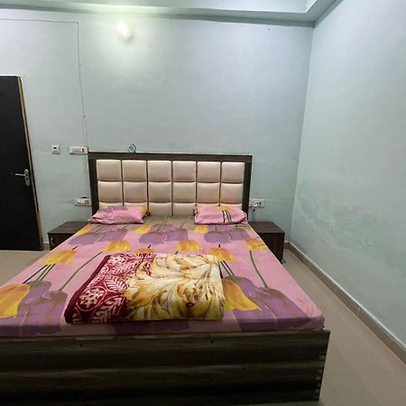 Shri Ji Baba Ki Haveli Hotel Govardhan ภายนอก รูปภาพ