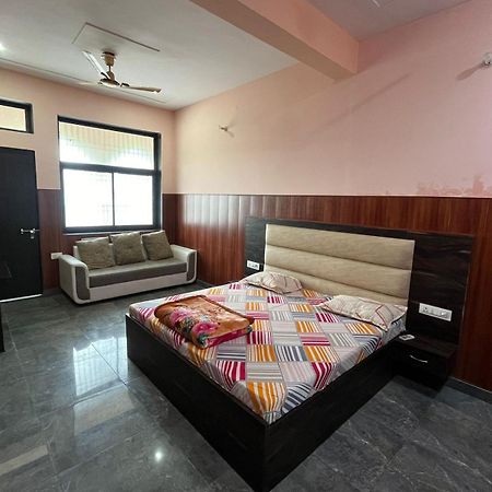 Shri Ji Baba Ki Haveli Hotel Govardhan ภายนอก รูปภาพ