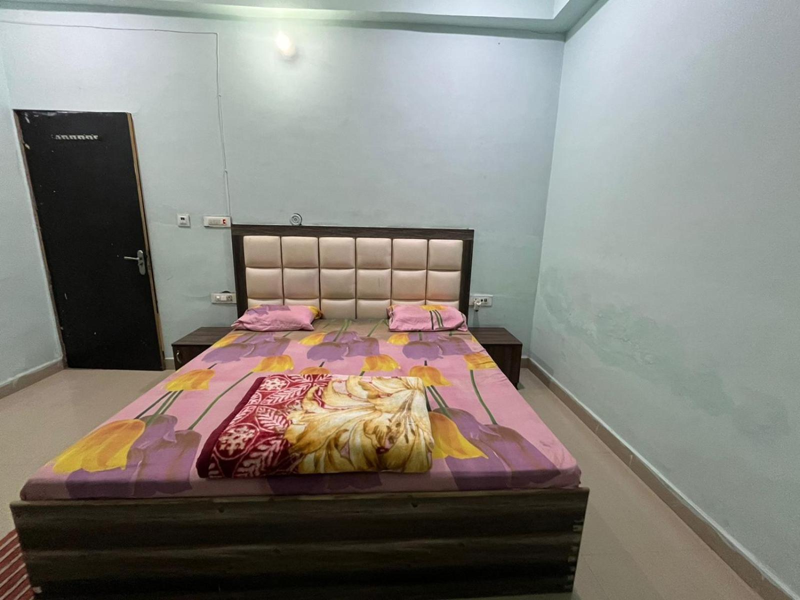 Shri Ji Baba Ki Haveli Hotel Govardhan ภายนอก รูปภาพ